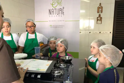 Restaurante Naturê realiza curso Chefe Teens com ingredientes saudáveis