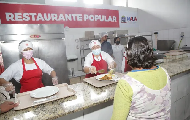 Restaurantes Popular e Móvel oferecem cardápios de Natal e de Ano-Novo