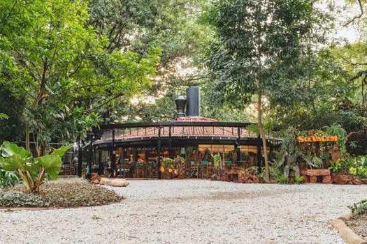 Arquitetura e paisagismo dão o tom no Restaurante Selvagem, dentro do Parque do Ibirapuera