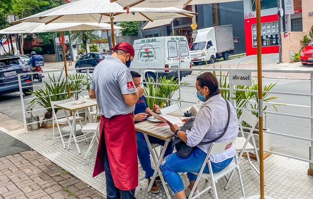 Prefeitura prorroga até julho isenção de taxas a bares e restaurantes do Ruas SP