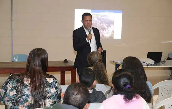 Comunidade se reúne para debater projeto de urbanização