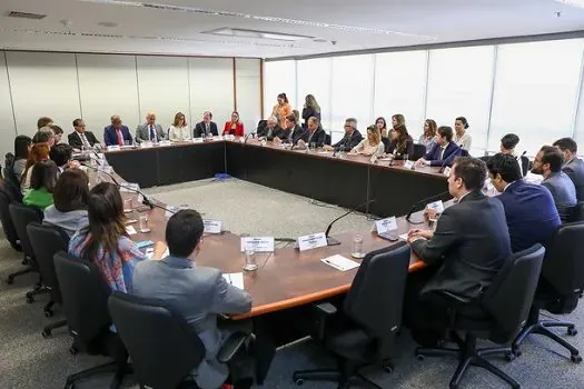 Alexandre de Moraes se reúne com representantes de plataformas digitais