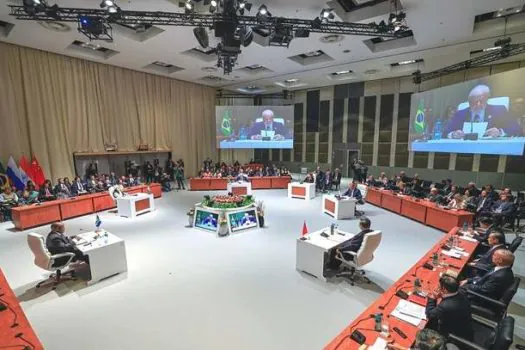 Em discurso no BRICS, Lula defende solução para guerra na Ucrânia