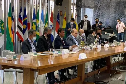 Governadores querem reunião com Bolsonaro por ‘normalização institucional’