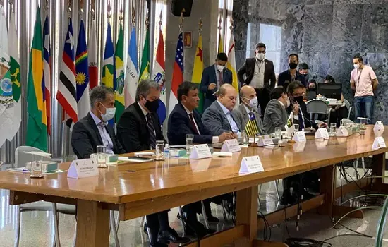 Governadores querem reunião com Bolsonaro por ‘normalização institucional’