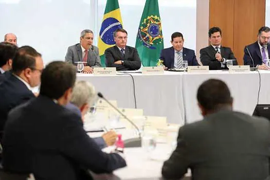 Acompanhem as principais falas de Bolsonaro e ministros em reunião divulgada pelo STF