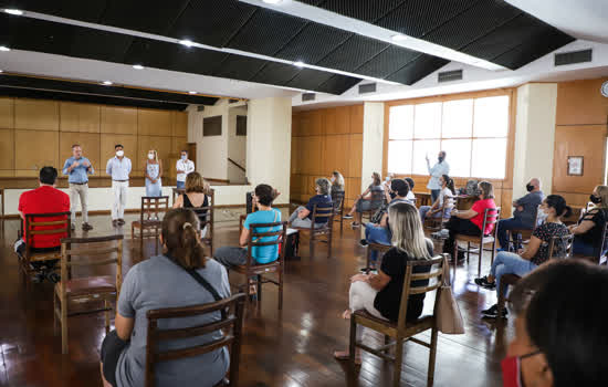 Prefeito de São Caetano realiza reunião com professores do PEC