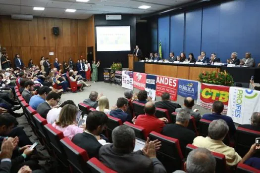 Governo oficializa reajuste de 9% para o funcionalismo federal