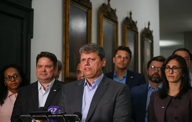 Tarcísio de Freitas faz primeira reunião com secretariado no Palácio dos Bandeirantes