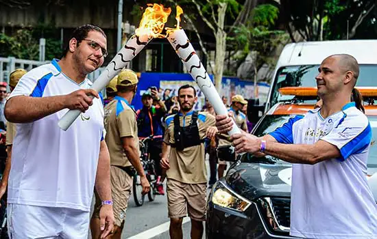 Tocha paralímpica chega a São Paulo e ex-paratleta inicia revezamento