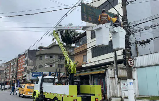 Ribeirão Pires revitaliza sinalização vertical de trânsito