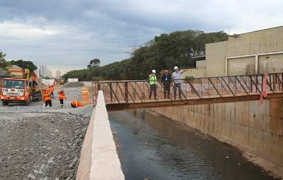 Filippi vistoria obras de canalização e nova avenida no Ribeirão dos Couros