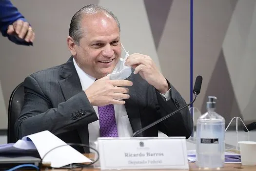 Ricardo Barros discute com senadores durante depoimento na CPI da Covid