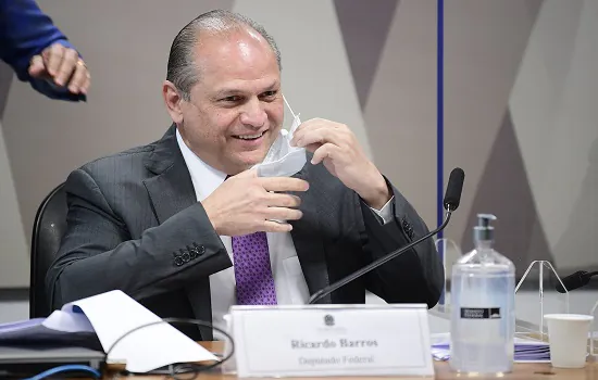 Ricardo Barros discute com senadores durante depoimento na CPI da Covid