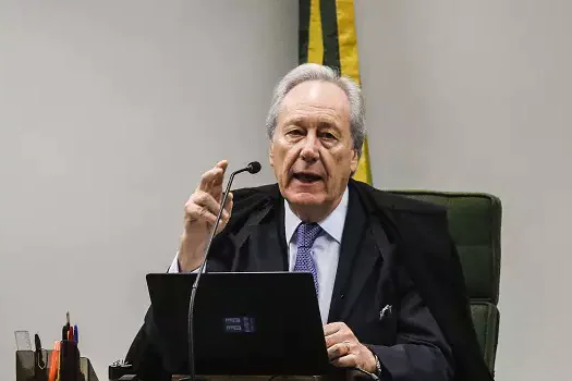 Lewandowski toma posse como ministro do TSE