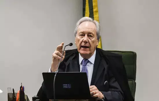 Lewandowski toma posse como ministro do TSE