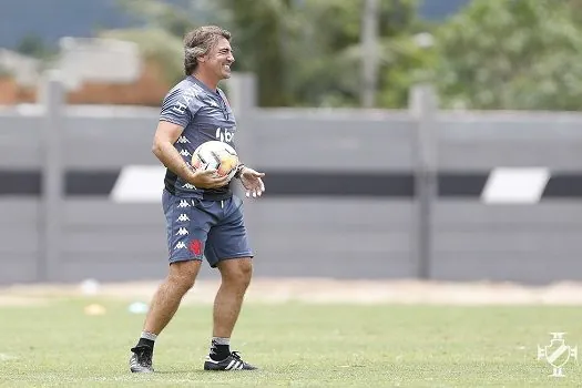 Na zona de rebaixamento, Vasco demite Ricardo Sá Pinto do comando técnico