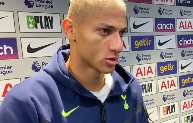 Richarlison pede desculpas a Martinelli após jogo com o Arsenal: ‘Cabeça quente’