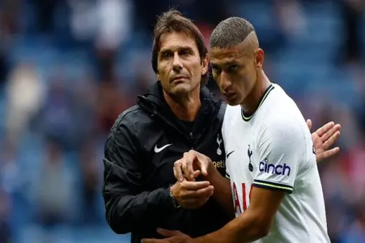 Richarlison deu ultimato pela saída de Conte do Tottenham após desavenças, diz TV