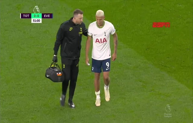 Richarlison sai machucado e Tottenham só empata com Southampton no Inglês