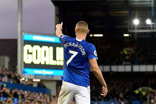 Richarlison é suspenso da estreia do Tottenham no Inglês por “conduta imprópria”