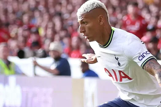 Richarlison brilha, Harry Kane marca duas vezes, e Tottenham vence no Inglês