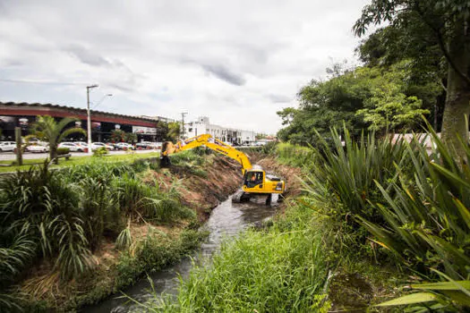 Ribeirão Grande recebe manutenção em trecho da Av. Prefeito Valdírio Prisco