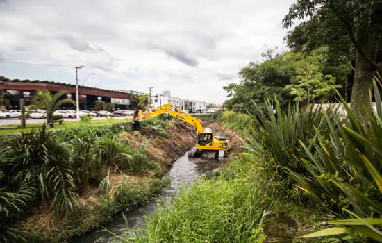 Ribeirão Grande recebe manutenção em trecho da Av. Prefeito Valdírio Prisco