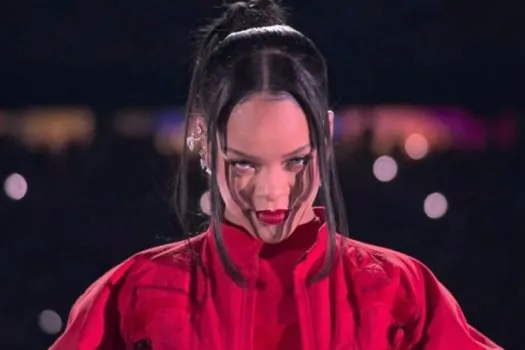 No Super Bowl, Rihanna manteve tradição de artistas e não recebeu cachê