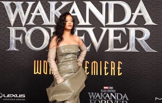 Rihanna marca presença na première de “Pantera Negra: Wakanda Para Sempre