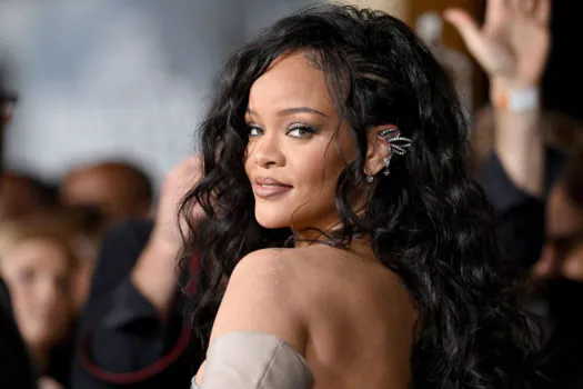 Homem sai algemado após tentar invadir casa de Rihanna