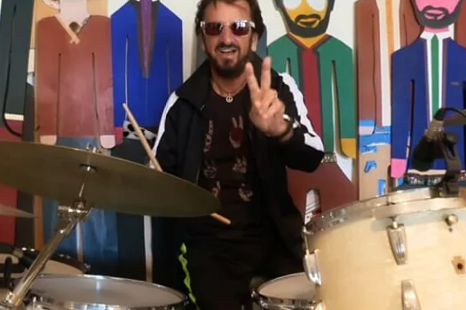 Ringo Starr cancela shows após pegar covid-19