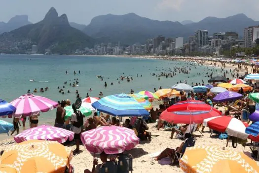 Rio proíbe venda de alimento e bebida em embalagem de vidro nas praias