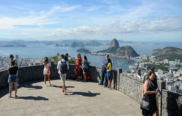 Cidade do Rio tem recorde de calor nesta sexta-feira de carnaval