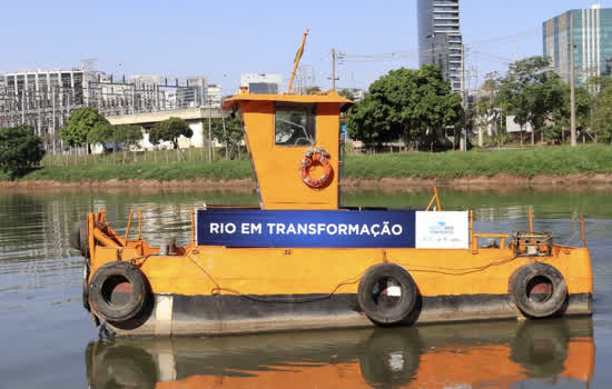 Rio Pinheiros: Lixo removido vai de garrafa pet a manequim de roupas femininas