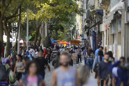 Covid-19 está em queda pela sétima semana seguida no Rio de Janeiro