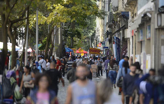 Covid-19 está em queda pela sétima semana seguida no Rio de Janeiro