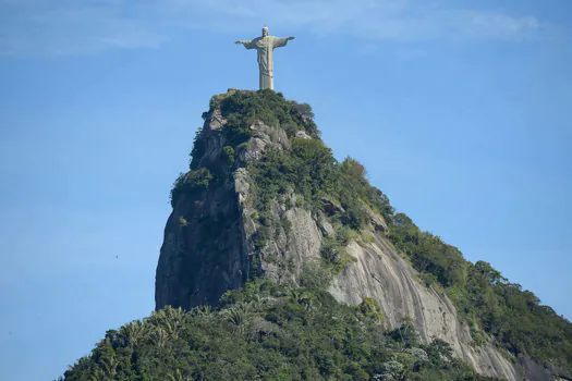 Evento no Cristo Redentor marca campanha contra violência doméstica