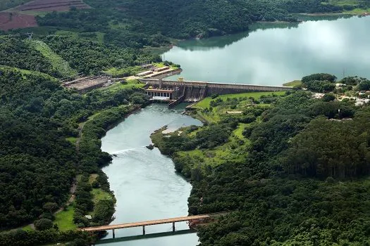 Reservatórios de hidrelétricas da bacia do rio Paranapanema (PR/SP)