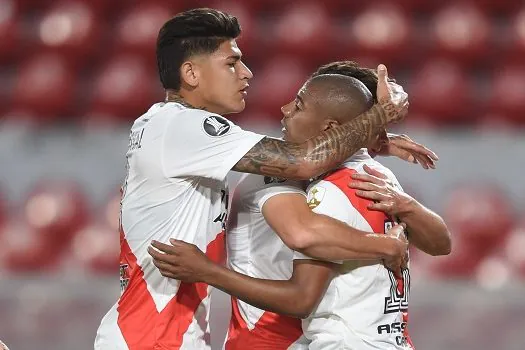 Com gol de pênalti no final do jogo, River Plate elimina Athletico-PR