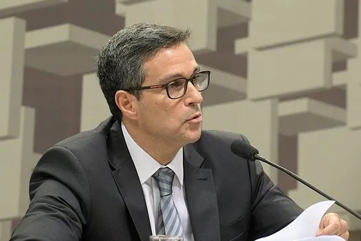 Roberto Campos Neto participa de show privado para Bolsonaro e cantarola