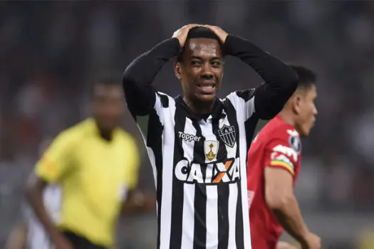 Defesa de Robinho afirma ao STJ que o jogador vai entregar o passaporte