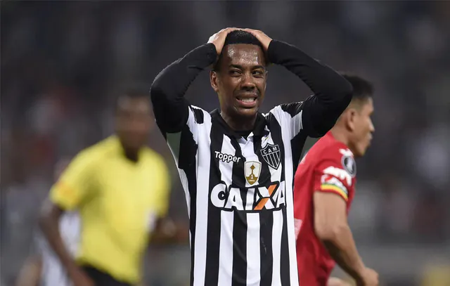 Defesa de Robinho afirma ao STJ que o jogador vai entregar o passaporte