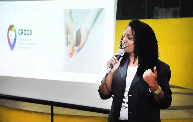 Diadema marca 17 de maio com roda de conversa em escola