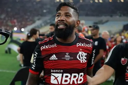 Flamengo faz homenagem na despedida do lateral Rodinei: ‘Trajetória inesquecível’