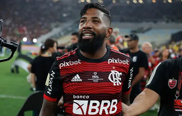 Flamengo faz homenagem na despedida do lateral Rodinei: ‘Trajetória inesquecível’