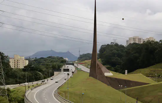 Governo de SP e CCR fecham acordo para investimentos de R$ 2