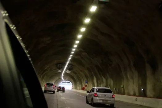 Rodovia dos Tamoios tem operação subida