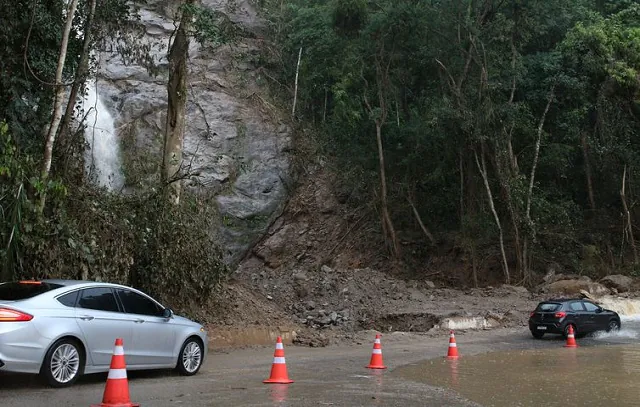 Turistas encontram dificuldades para retornar para casa