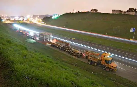 Rodovias paulistas receberam mais de 100 mil transportes de cargas de grande porte